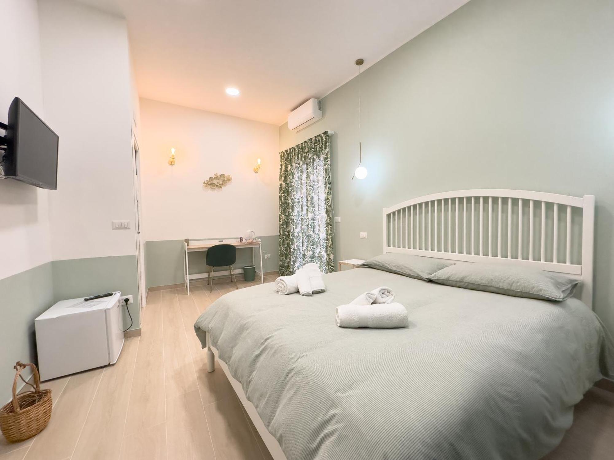 Real Poggio Hotel เนเปิลส์ ภายนอก รูปภาพ
