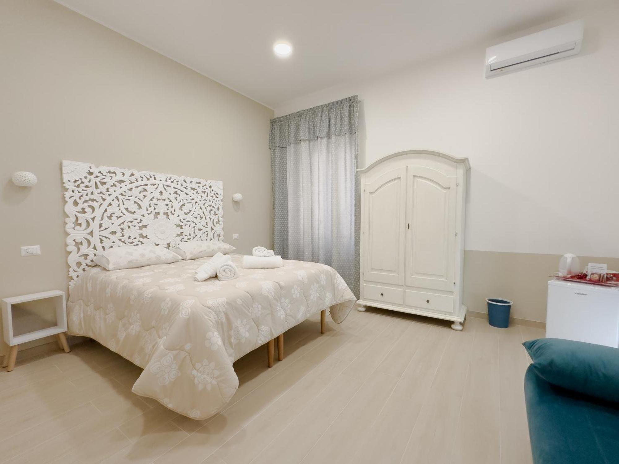 Real Poggio Hotel เนเปิลส์ ภายนอก รูปภาพ