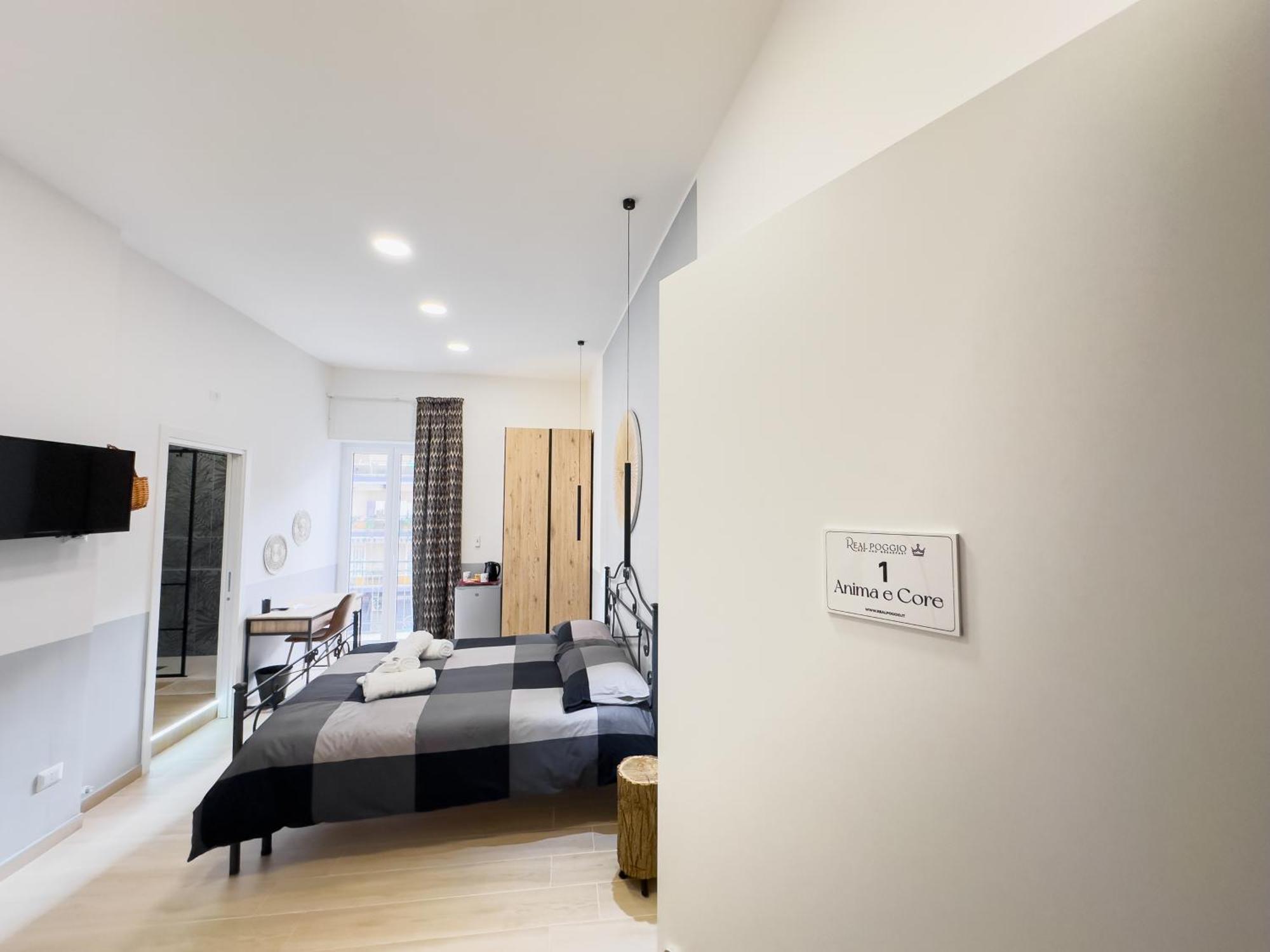 Real Poggio Hotel เนเปิลส์ ภายนอก รูปภาพ