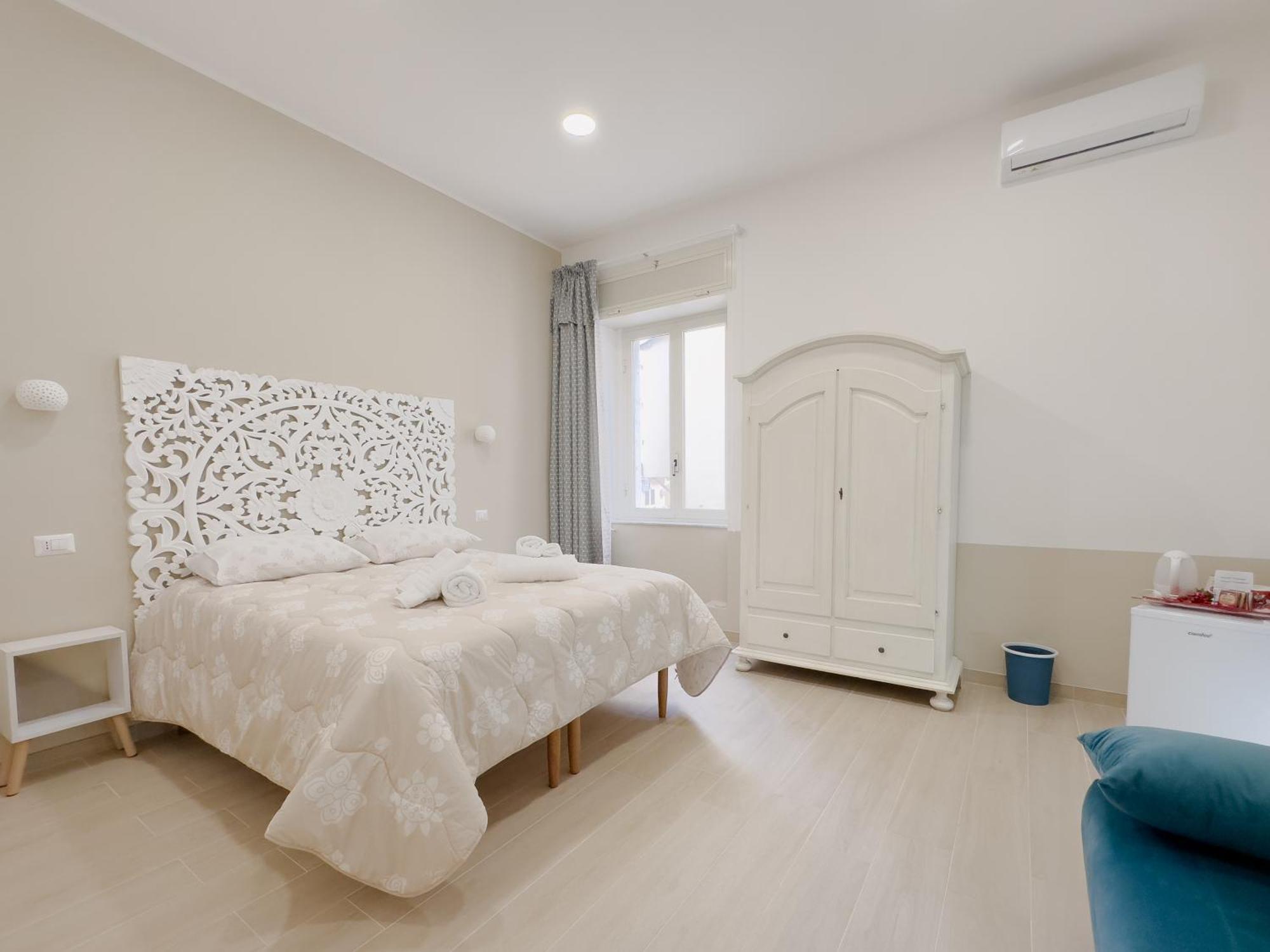 Real Poggio Hotel เนเปิลส์ ภายนอก รูปภาพ